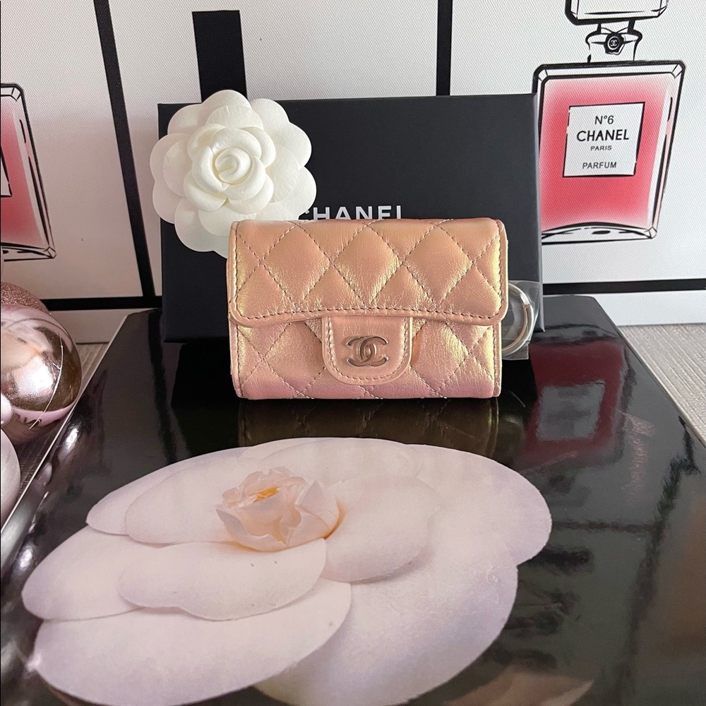 ✨Chanel Iridescent Pink Key Holder 21K✨